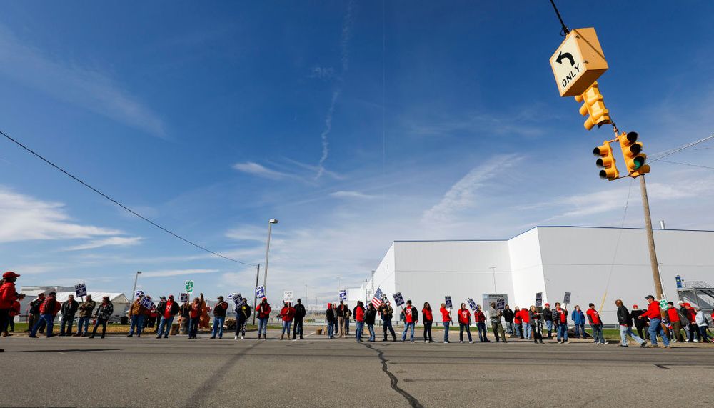‘This Looks Like The Start Of A Great Time For Unions’ - The Tightest Labor Market In Decades ‘Is Shifting The Balance Of Power’ Between Workers & Employers