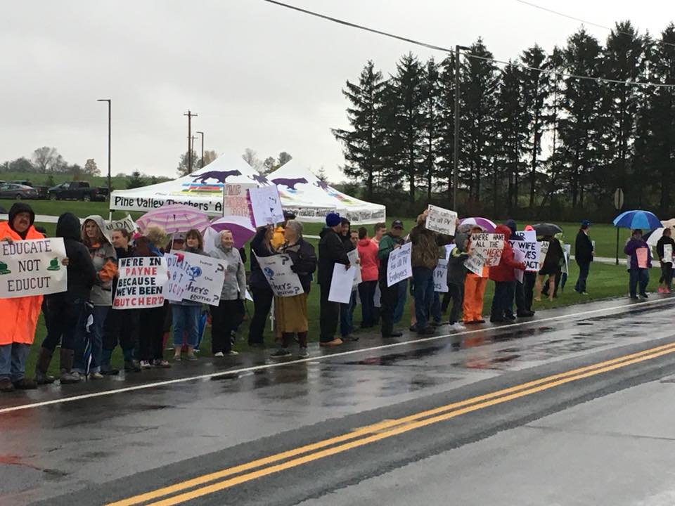NYSUT & CSEA-Represented Pine Valley School District Employees Hold Informational Picket Outside Southern Tier School To Demand A Fair Contract 