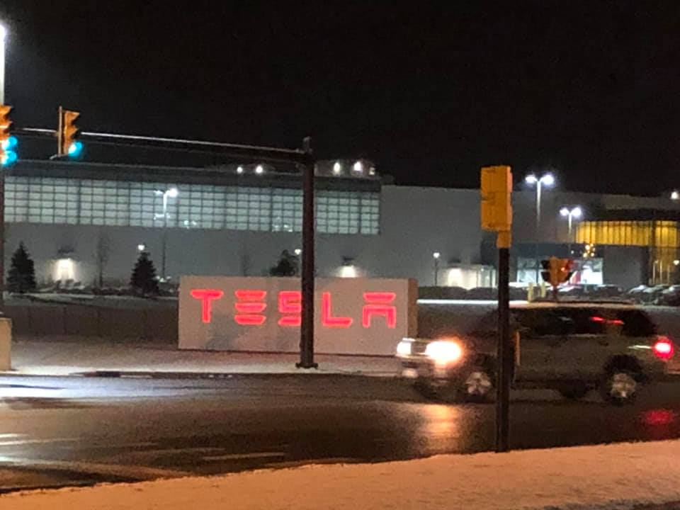 As The IBEW & USW Combine Forces To Organize Workers At Buffalo’s Tesla Plant, General Motors CEO Says Tesla CEO Elon Musk ‘Doesn't Want’ Unionized Workers